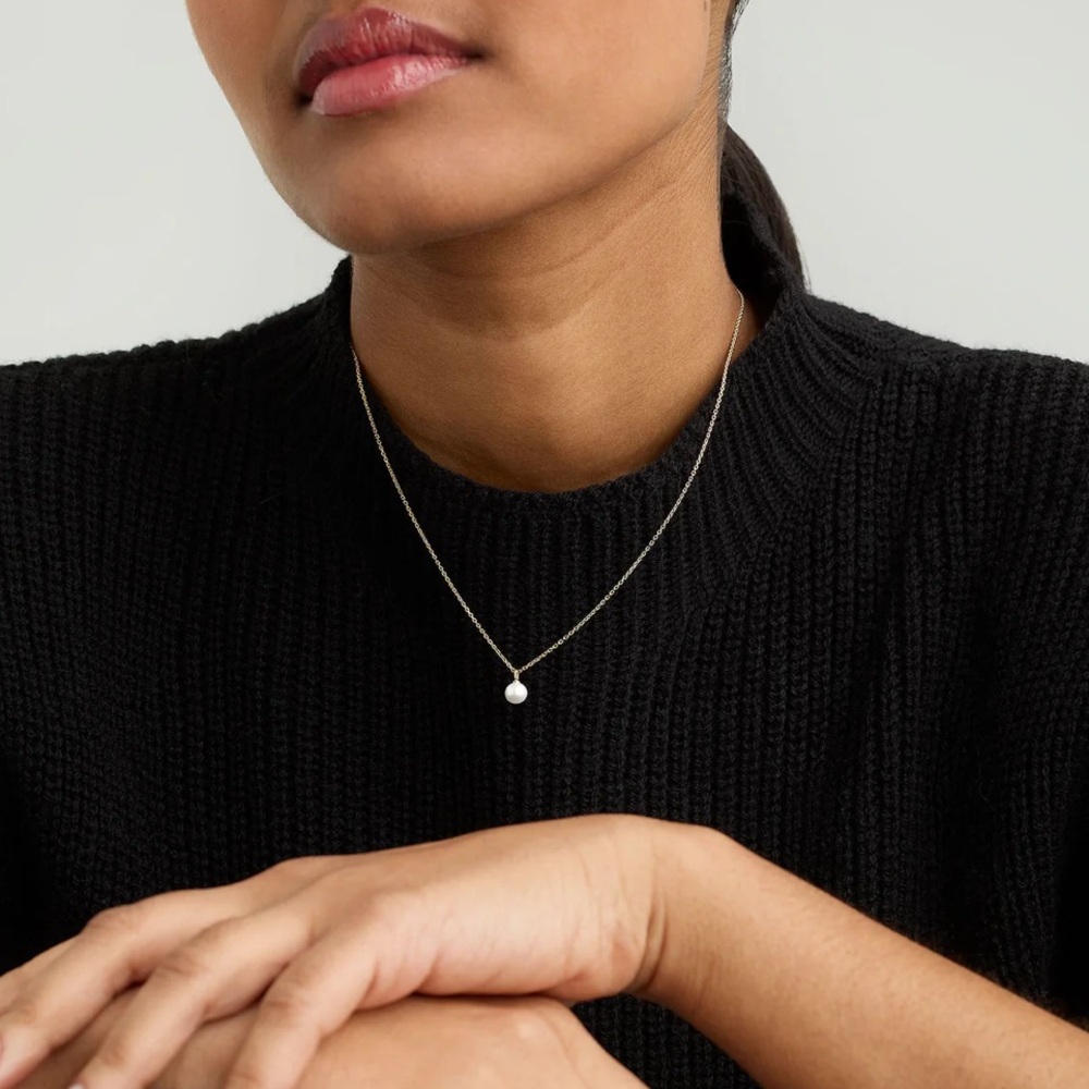 NWOT Mejuri Mini Pearl Pendant Necklace